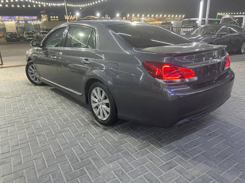 2011 Toyota Avalon thumbnail 2
