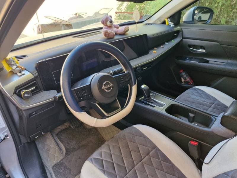 2025 Nissan Kicks thumbnail 2