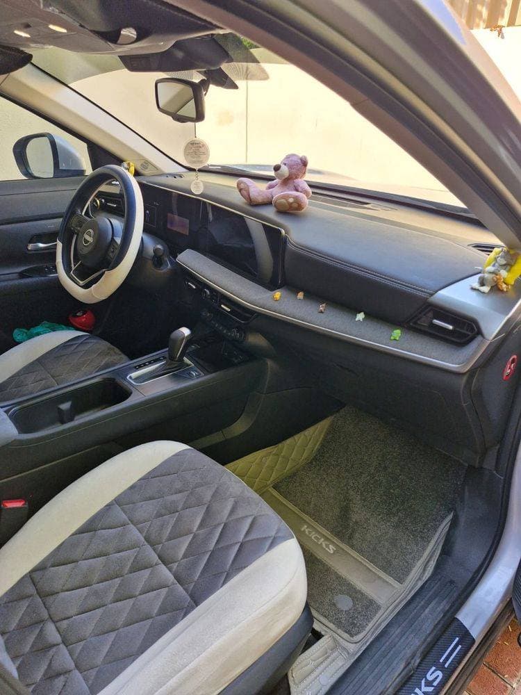 2025 Nissan Kicks thumbnail 3