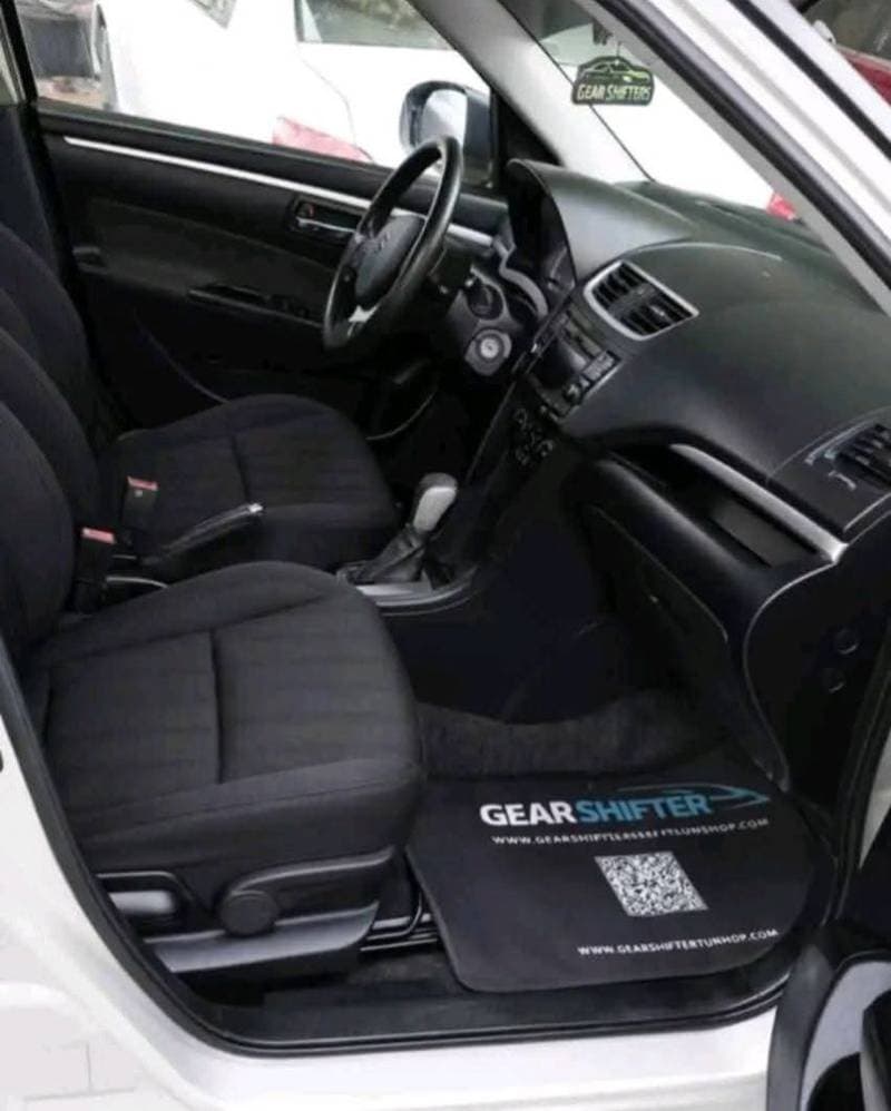 2015 Suzuki Swift thumbnail 4