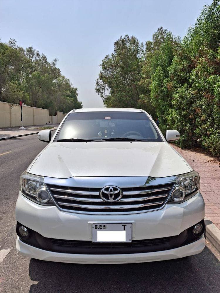 2013 Toyota Fortuner thumbnail 3