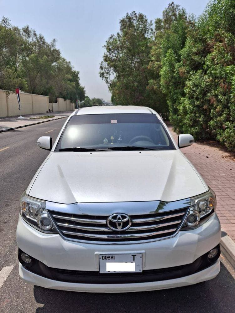 2013 Toyota Fortuner thumbnail 2