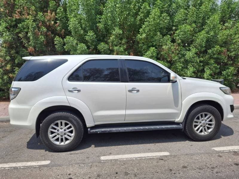 2013 Toyota Fortuner thumbnail 5