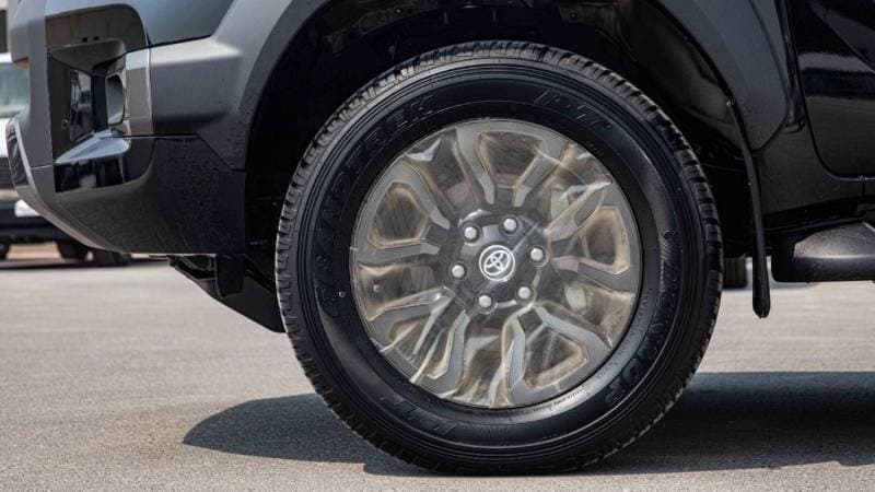 2026 Toyota Hilux ADVENTURE thumbnail 8