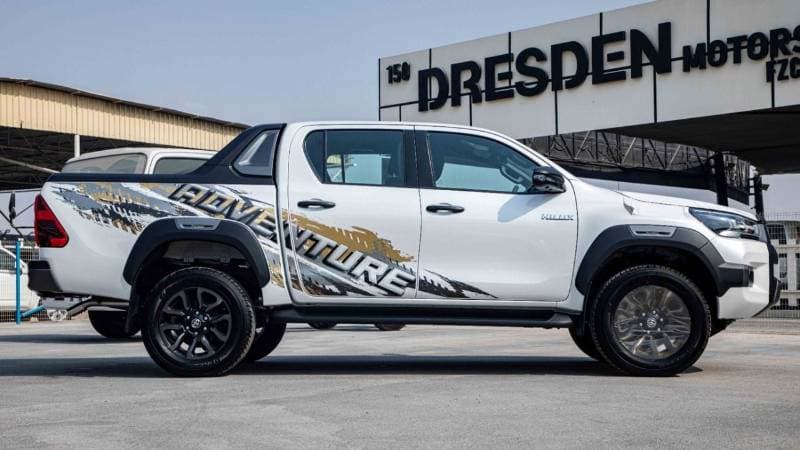 2026 Toyota Hilux ADVENTURE thumbnail 3