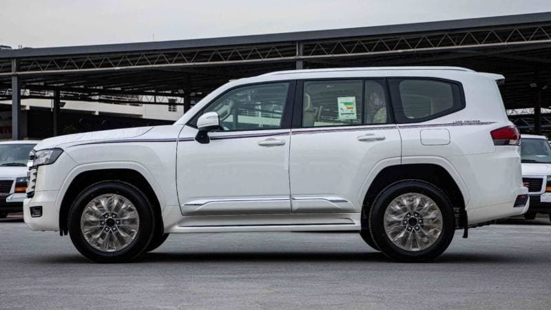 2026 Toyota Land Cruiser GXR thumbnail 3