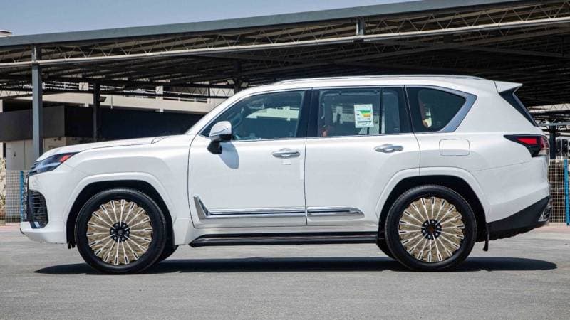 2026 Lexus LX700h VIP thumbnail 3