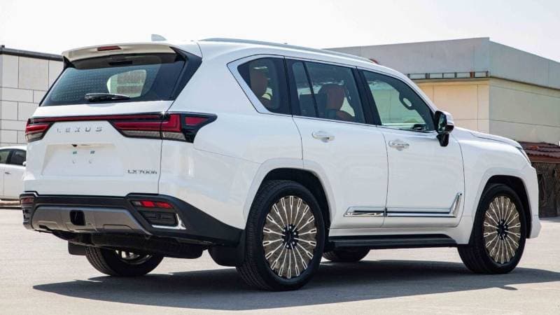 2026 Lexus LX700h VIP thumbnail 4