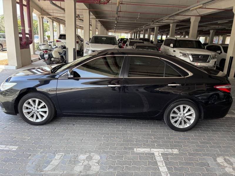 2017 Toyota Camry thumbnail 2