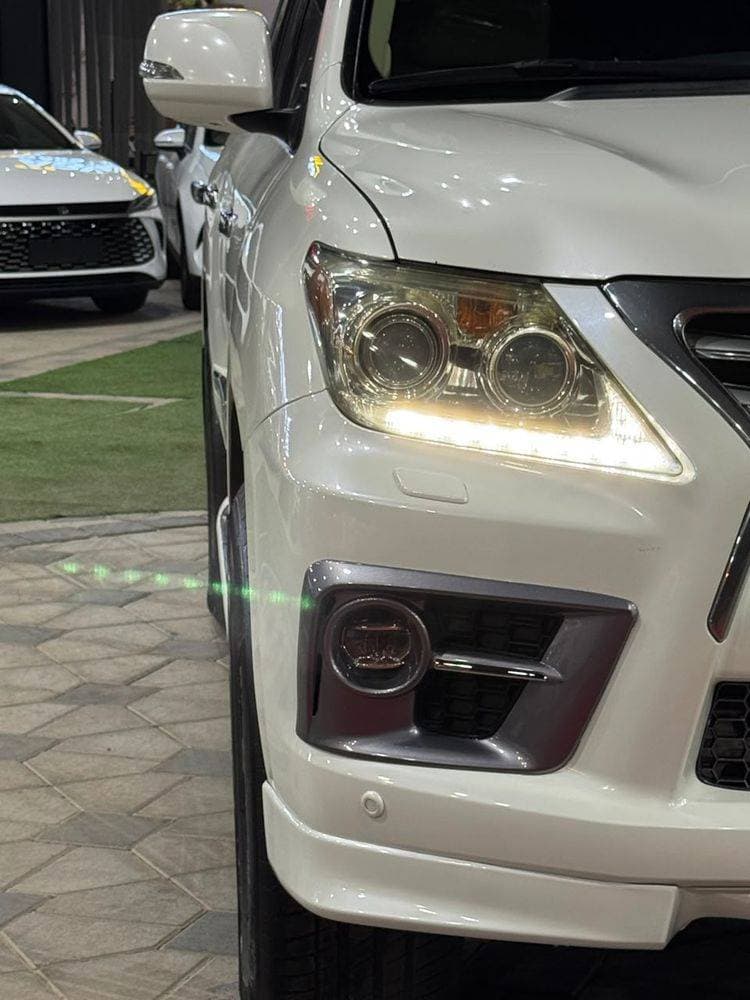 2013 Lexus LX thumbnail 6