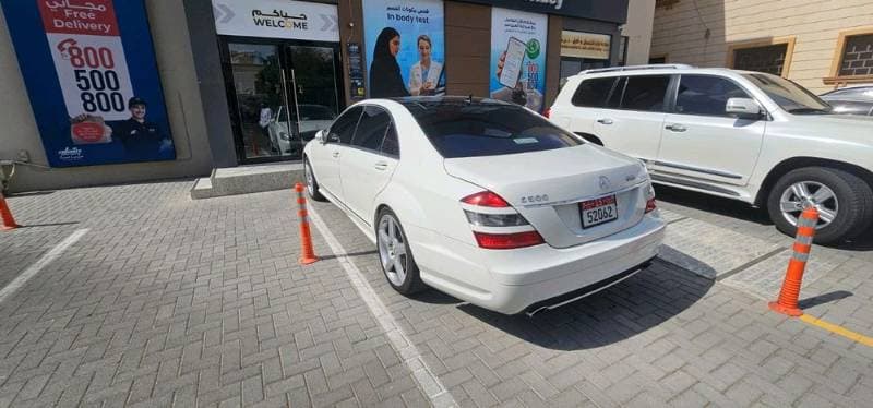 2009 Mercedes-Benz S-Class thumbnail 2