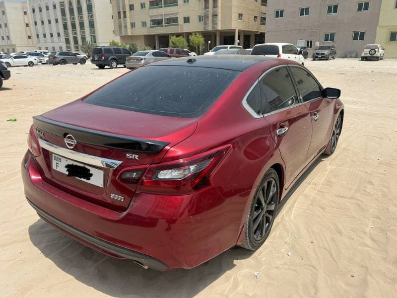 2018 Nissan Altima thumbnail 3