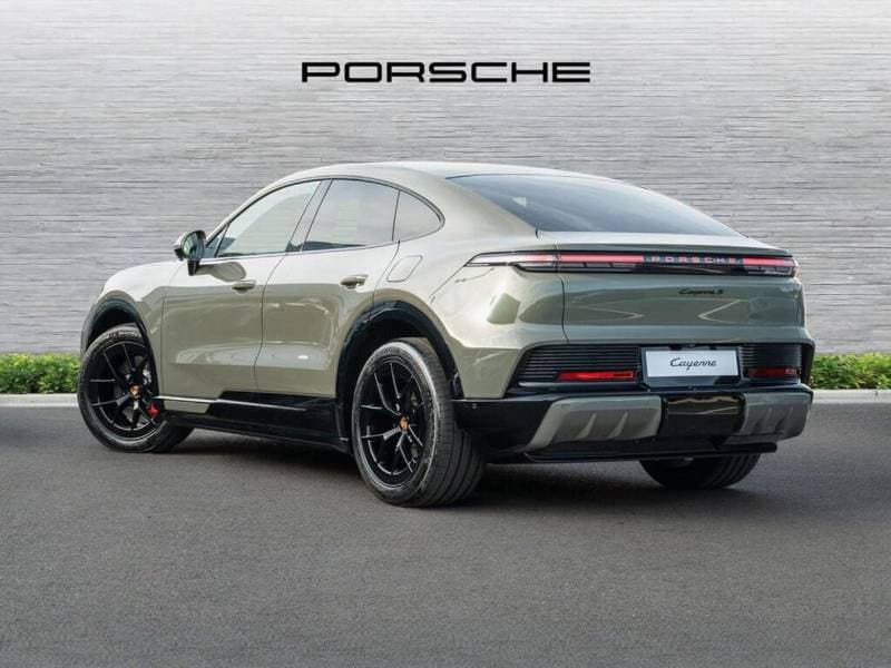 2026 Porsche Cayenne S thumbnail 3