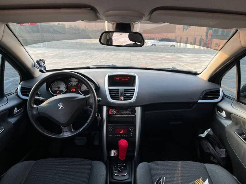 2012 Peugeot 207 thumbnail 3