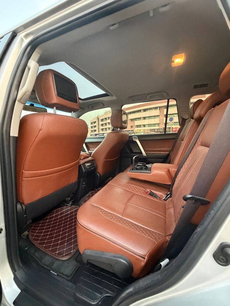 2017 Toyota Land Cruiser Prado thumbnail 3