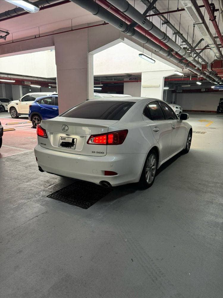 2009 Lexus IS 300 thumbnail 2