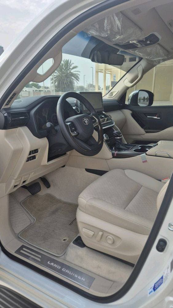 2025 Toyota Land Cruiser thumbnail 4