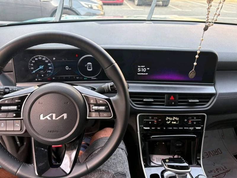 2025 Kia Seltos thumbnail 3