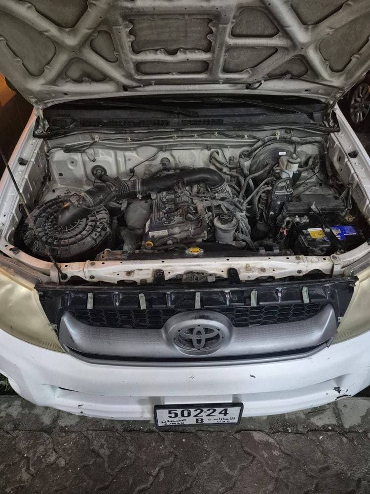 2011 Toyota Hilux thumbnail 3