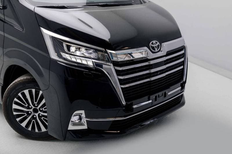 2026 Toyota Granvia PREMIUM thumbnail 2