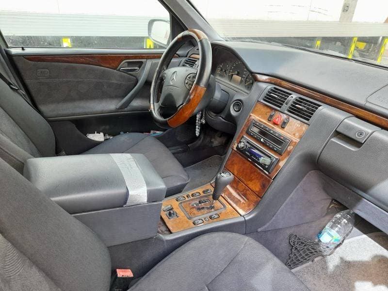 2000 Mercedes-Benz E-Class thumbnail 2