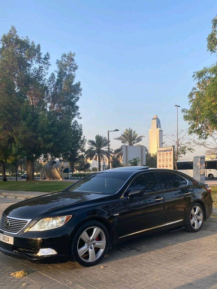 2009 Lexus LS 460 thumbnail 4