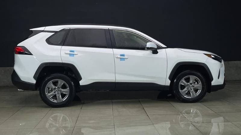 2023 Toyota Rav4 thumbnail 3
