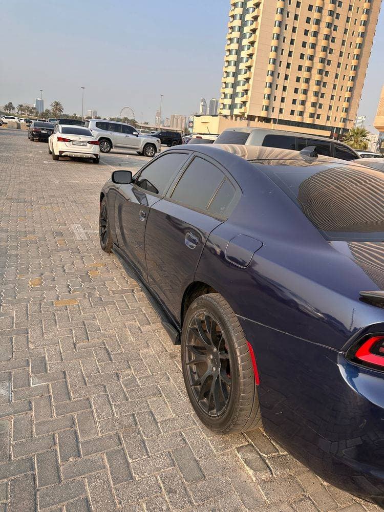 2017 Dodge Charger thumbnail 3