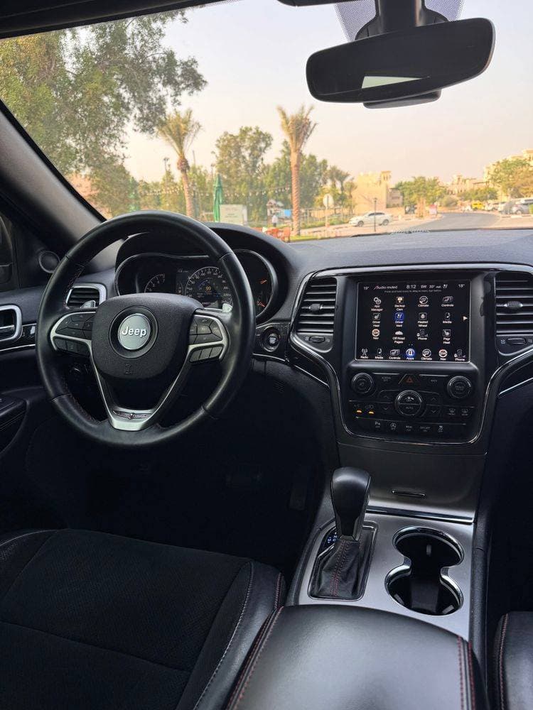 2017 Jeep Grand Cherokee thumbnail 3