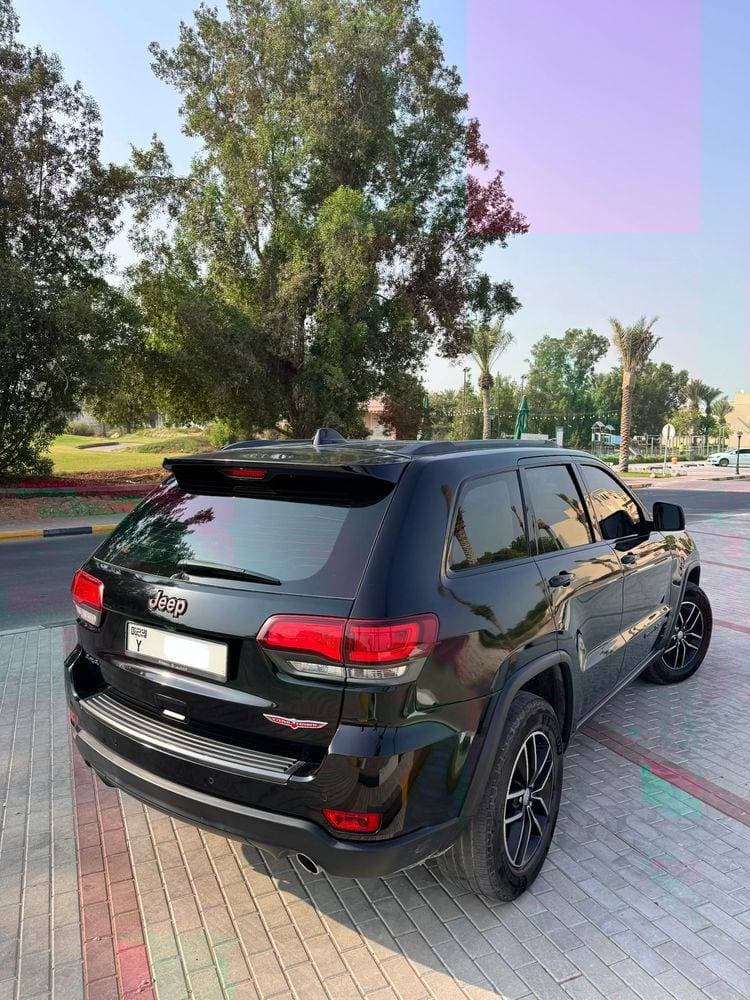 2017 Jeep Grand Cherokee thumbnail 2