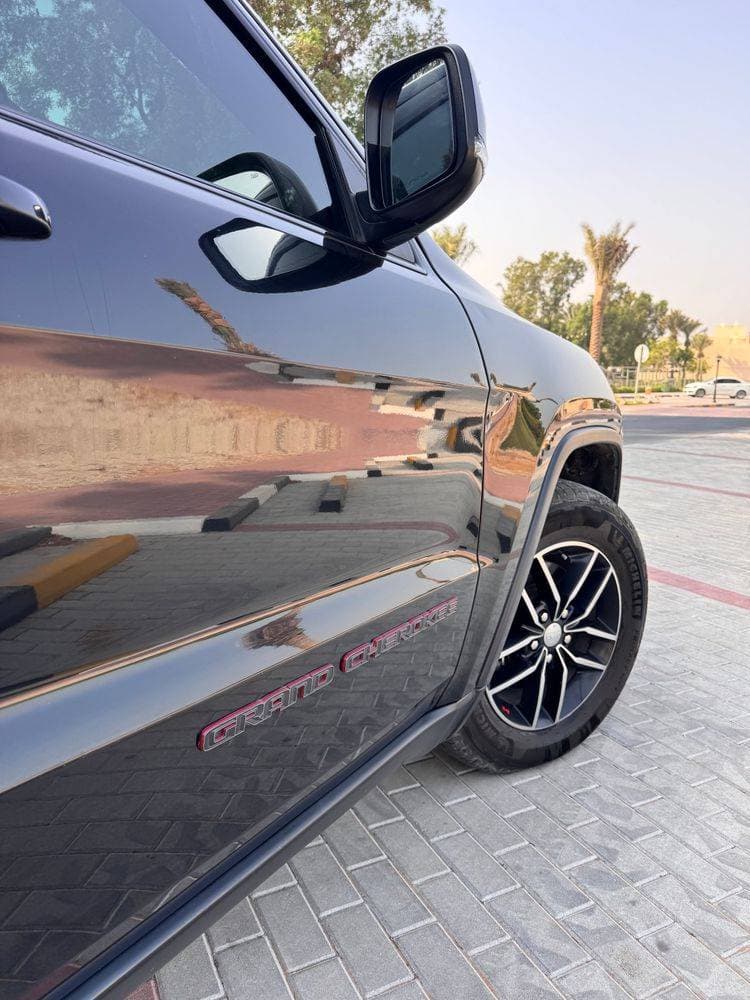 2017 Jeep Grand Cherokee thumbnail 4