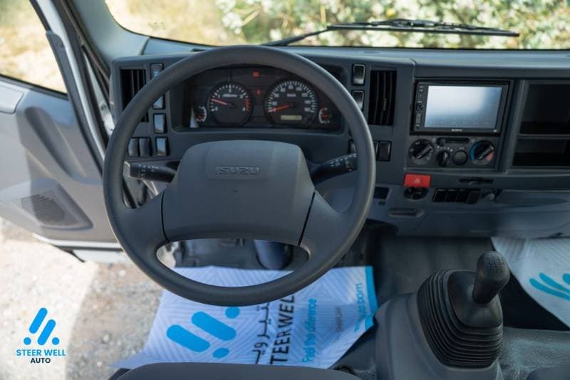 2025 Isuzu NPR thumbnail 4