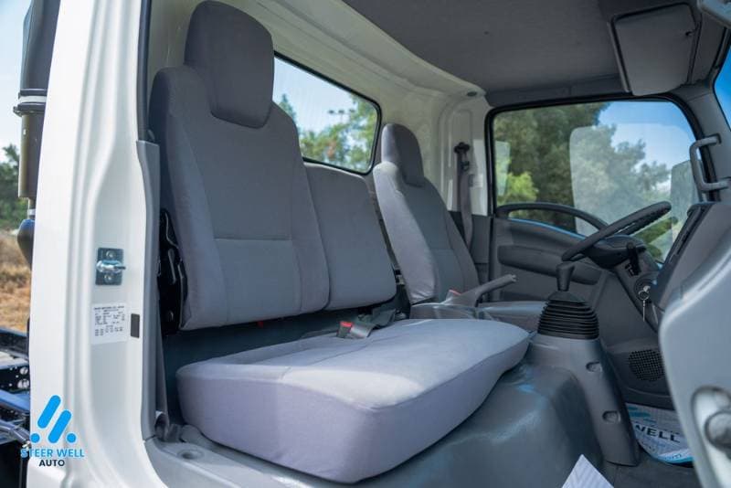 2025 Isuzu NPR thumbnail 5