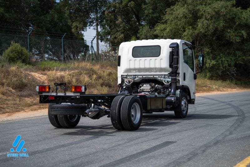 2025 Isuzu NPR thumbnail 2
