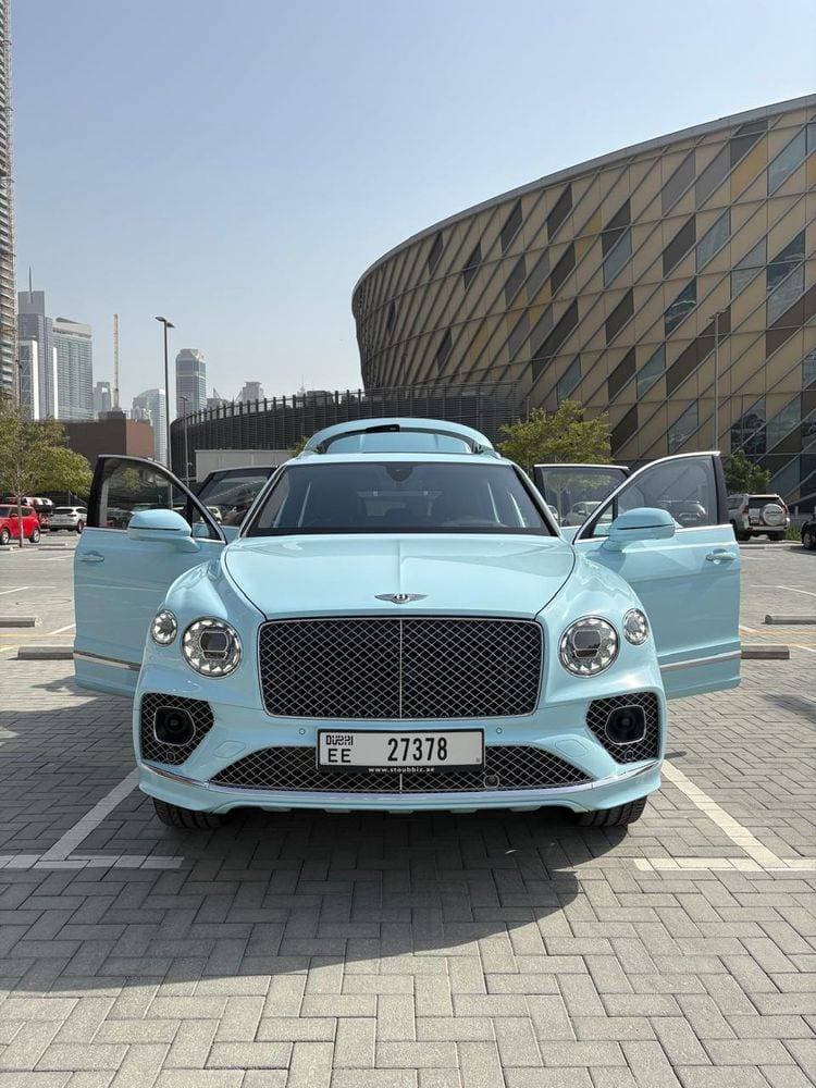 2023 Bentley Bentayga thumbnail 3