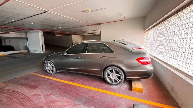 2013 Mercedes-Benz E-Class Saloon thumbnail 2