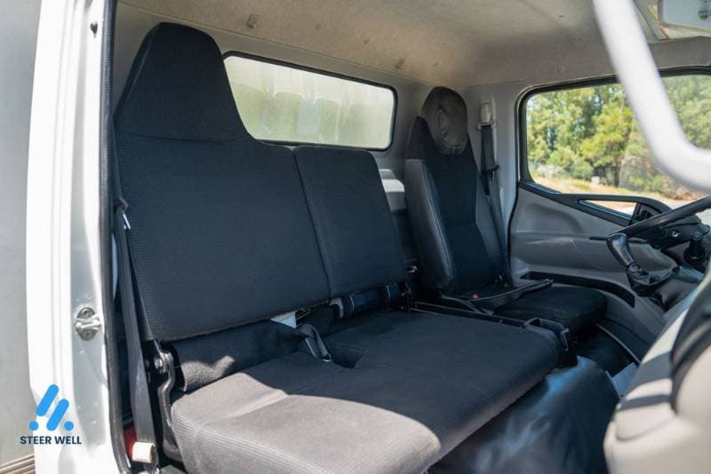 2021 Mitsubishi Canter thumbnail 5