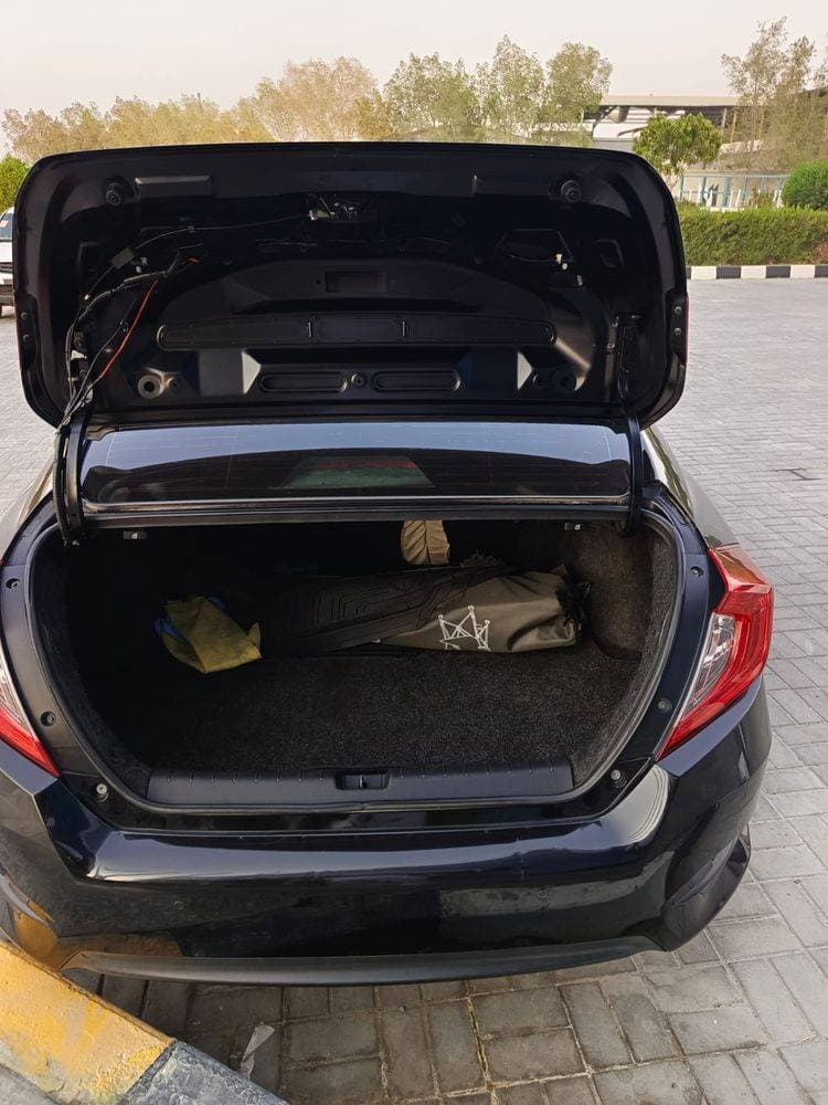 2016 Honda Civic thumbnail 2