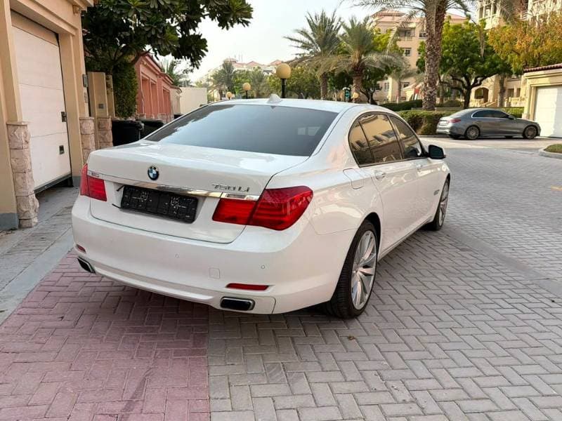 2010 BMW 7 Series thumbnail 2