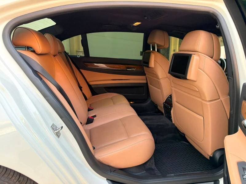 2010 BMW 7 Series thumbnail 5