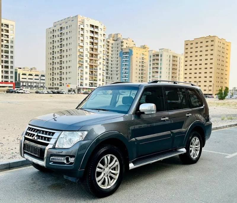 2016 Mitsubishi Pajero thumbnail 3