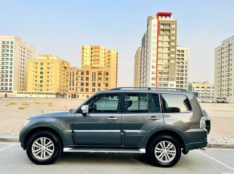 2016 Mitsubishi Pajero thumbnail 2