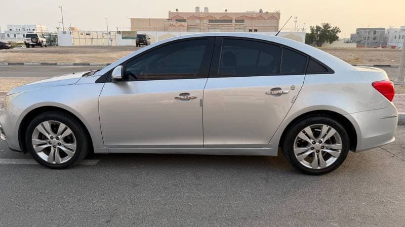 2016 Chevrolet Cruze thumbnail 2