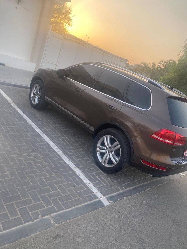 2011 Volkswagen Touareg thumbnail 2