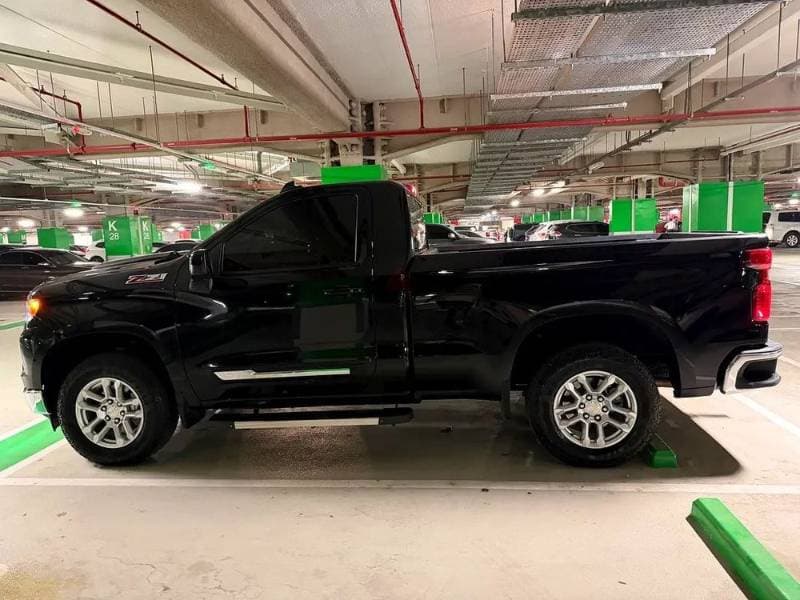 2025 Chevrolet Silverado thumbnail 2
