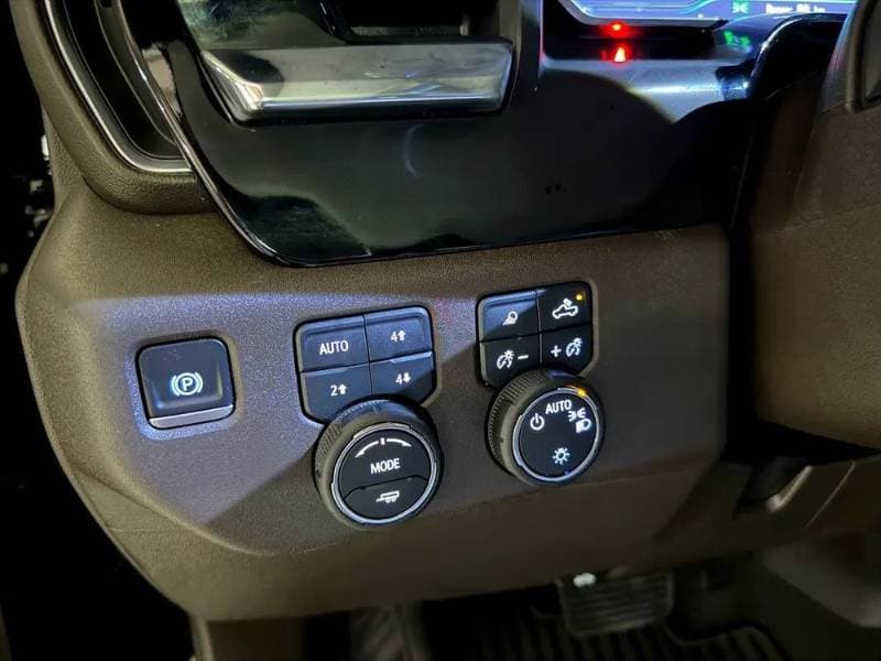 2025 Chevrolet Silverado thumbnail 5