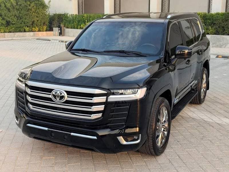 2016 Toyota Land Cruiser GXR thumbnail 2