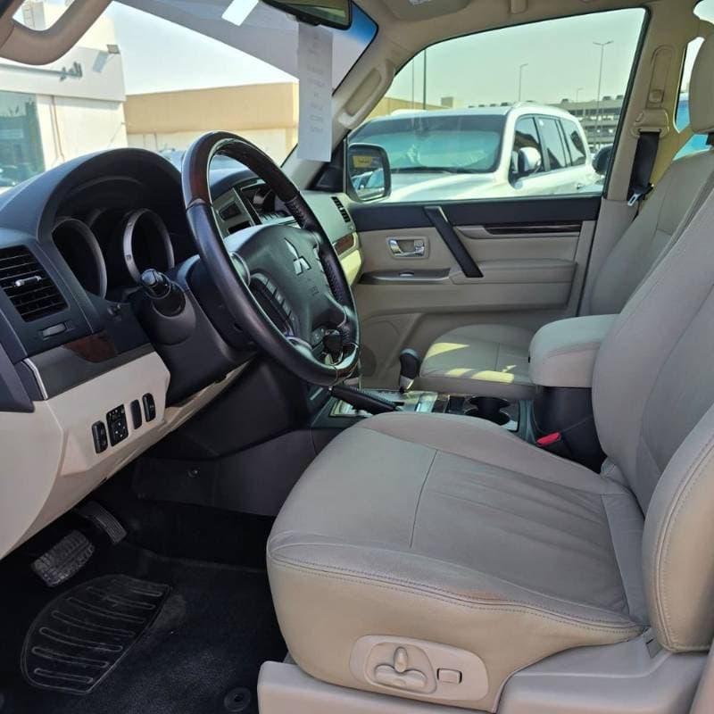 2018 Mitsubishi Pajero thumbnail 2