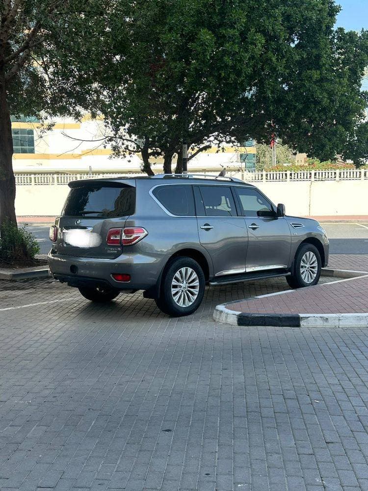 2017 Nissan Patrol thumbnail 2