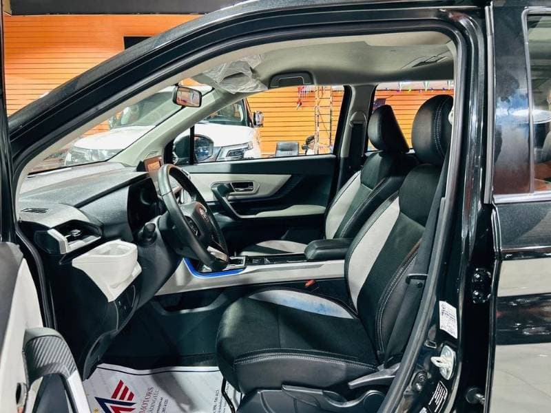 2023 Toyota Veloz thumbnail 3